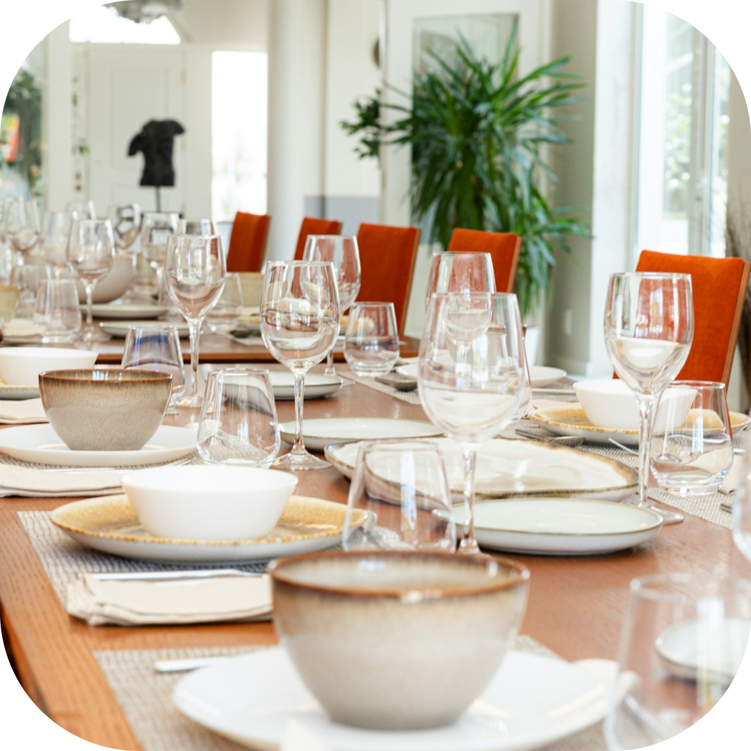 beautiful table set presentationg for guests 